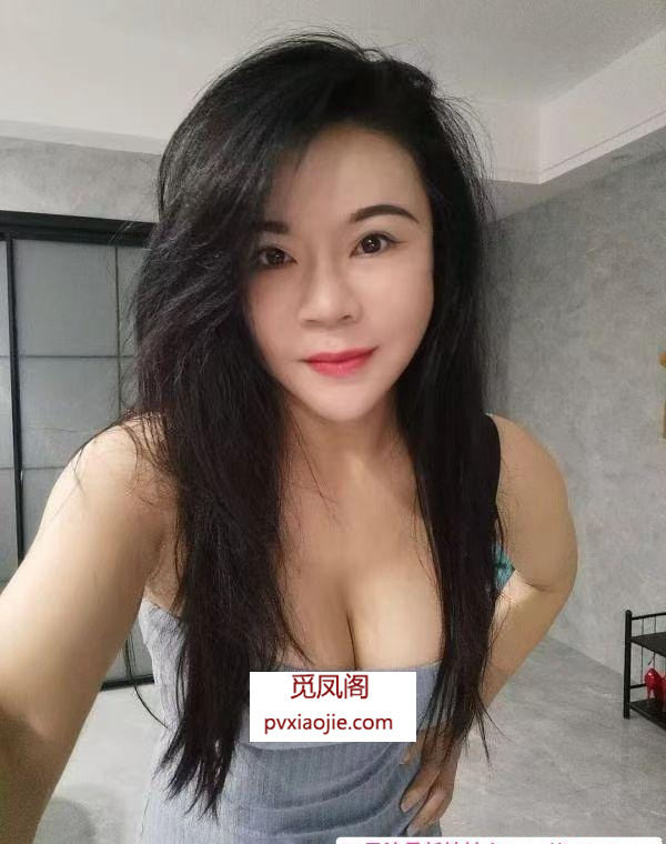 E奶熟女飘雪